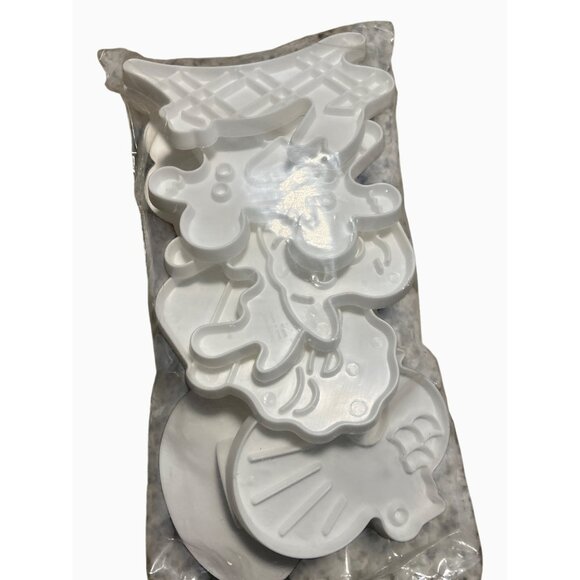 Tupperware White Plastic Holiday Cookie Cutters Set Of 10 Halloween Valentines - Picture 3 of 12